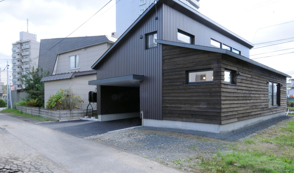 ２方向からアクセスできる通り土間のある暮らし 通り家 施工事例 Sudoホーム北海道 札幌 伊達 ニセコで注文住宅の設計施工を行う工務店 高性能でデザイン性の高い自然素材の住まい