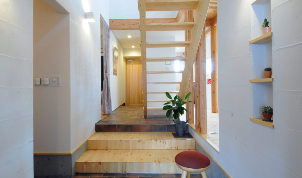 札幌 ２方向からアクセスできる通り土間のある暮らし 通り家 施工事例 Sudoホーム北海道 札幌 伊達 ニセコで注文住宅の設計施工を行う工務店 高性能でデザイン性の高い自然素材の住まい